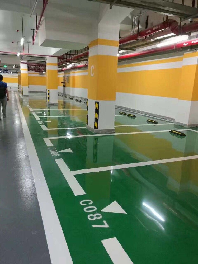 地下停車場地坪